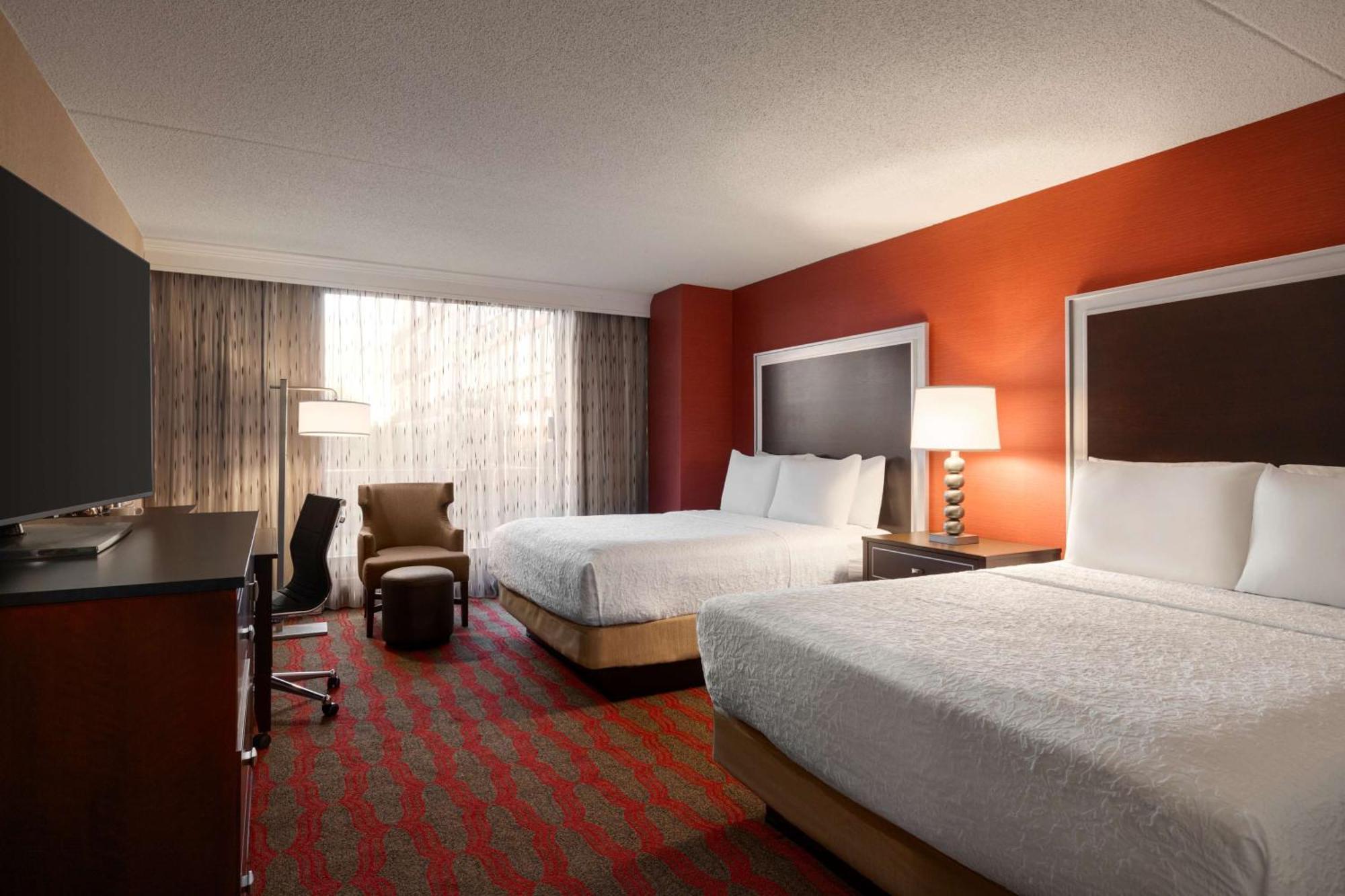 Laguardia Plaza Hotel New York City Exterior photo