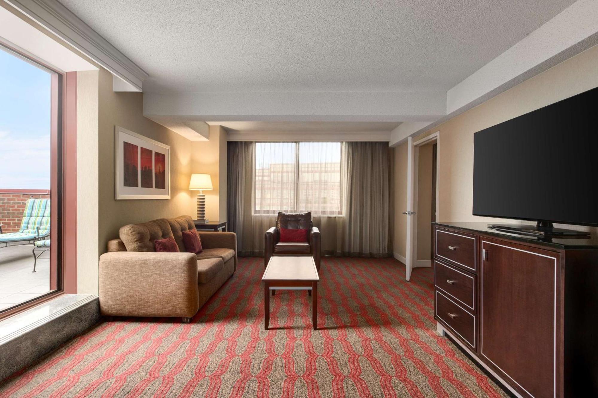 Laguardia Plaza Hotel New York City Exterior photo