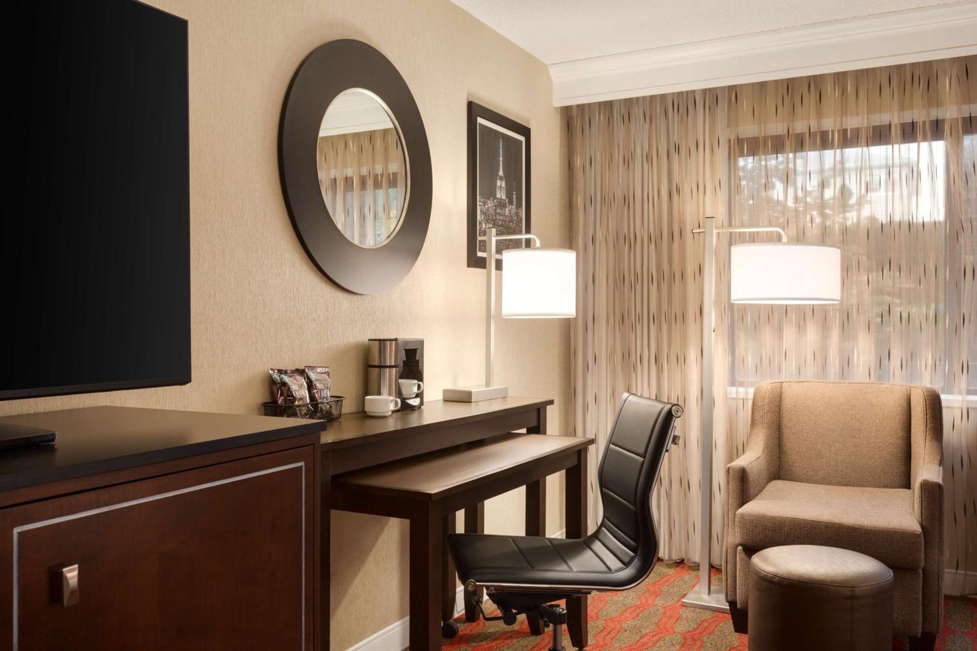 Laguardia Plaza Hotel New York City Exterior photo